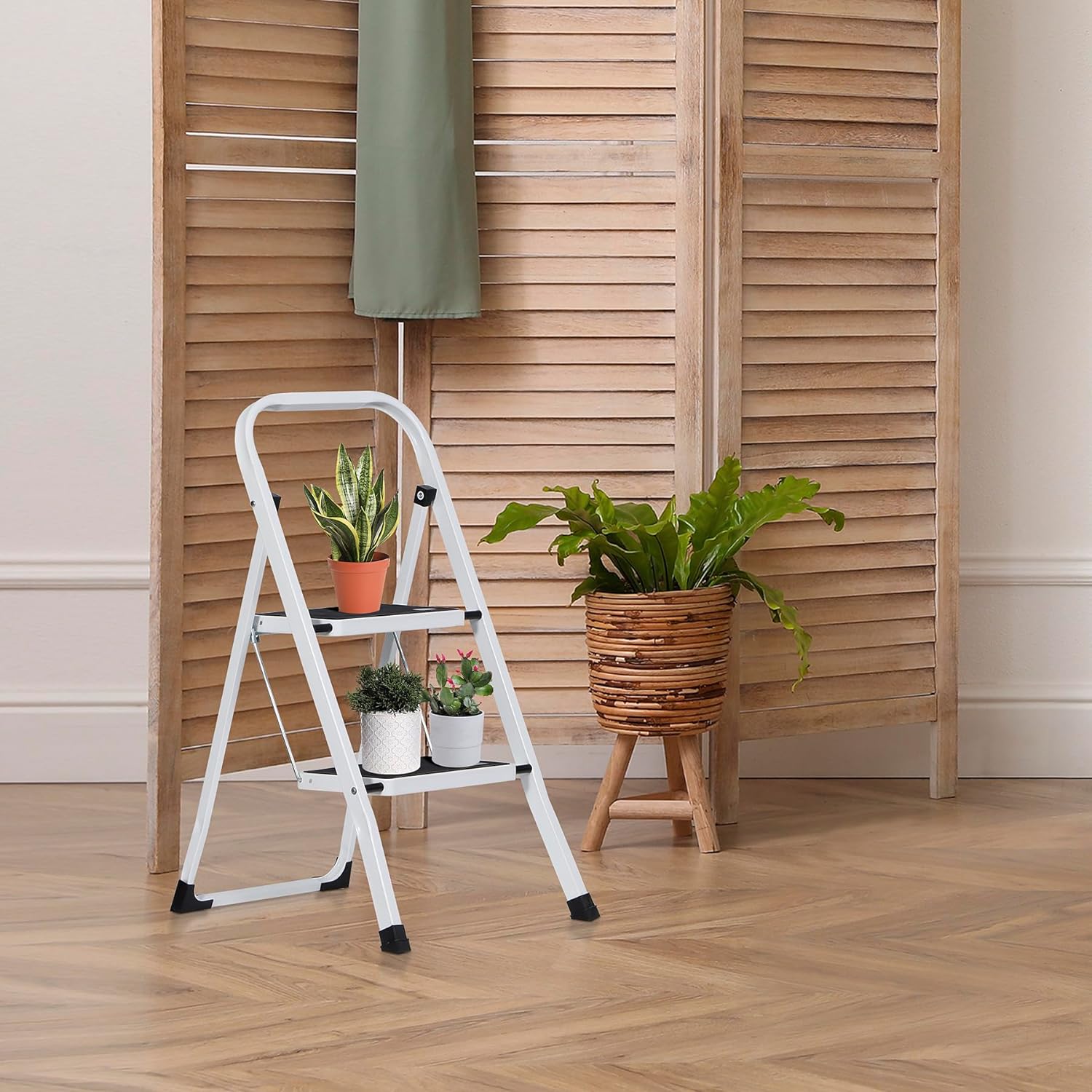 ANTI-SLIP STEEL LADDER