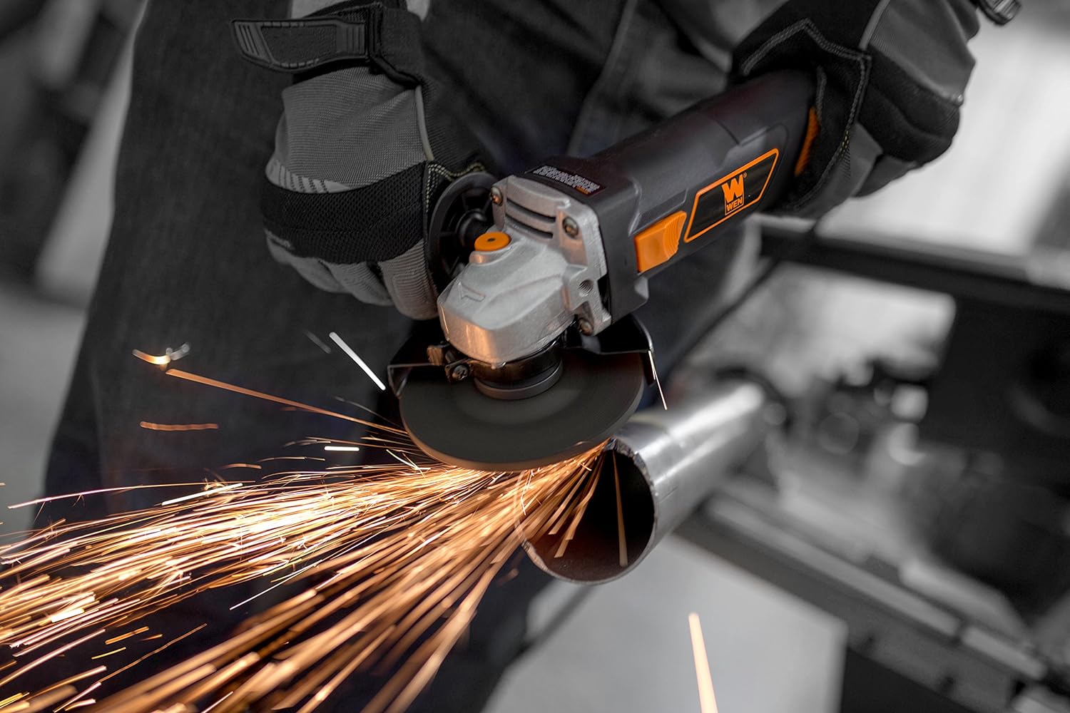 7-AMP CORDED ANGLE GRINDER 4-1/2 INCH